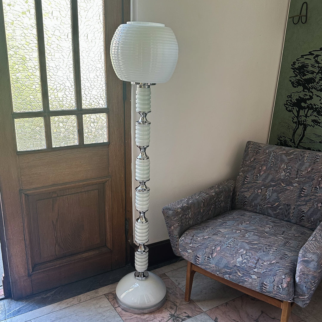 Floor lamp