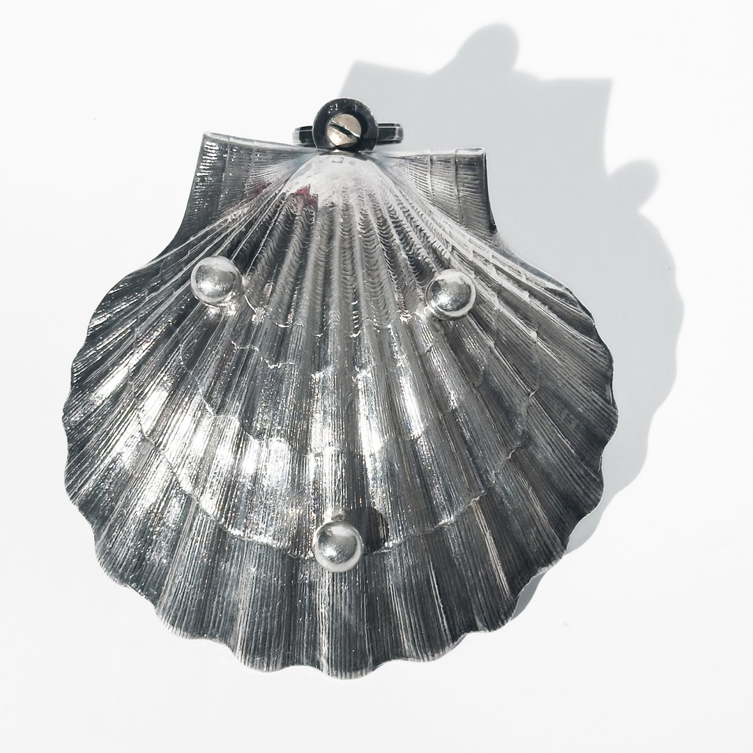 Silver shell dish