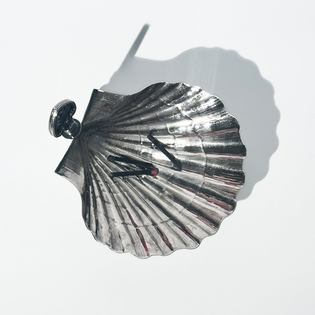 Silver shell dish